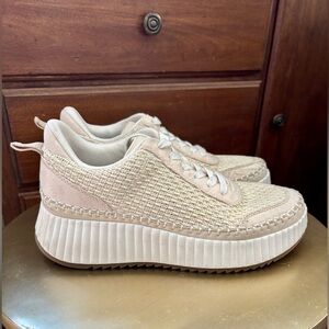 🌺 Universal Thread Persephone Beige Textured Platform Sneakers